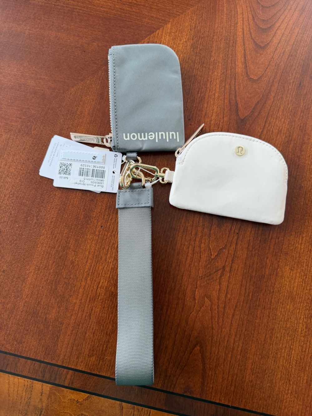 Lululemon Dual Pouch Wristlet
Grey Sage Light Ivory Gold
LW9EWOS NWT - Picture 6 of 6